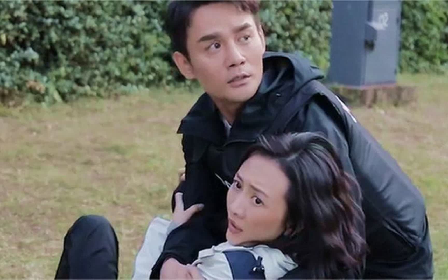 王凯把王鸥搂在怀里,请注意他双手放的位置,真实人品一目了然