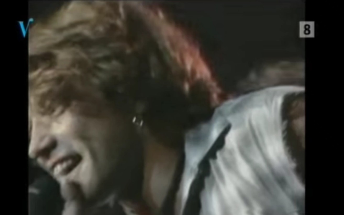 [图]Bon Jovi - You Give Love A Bad Name (Rotterdam 1993)