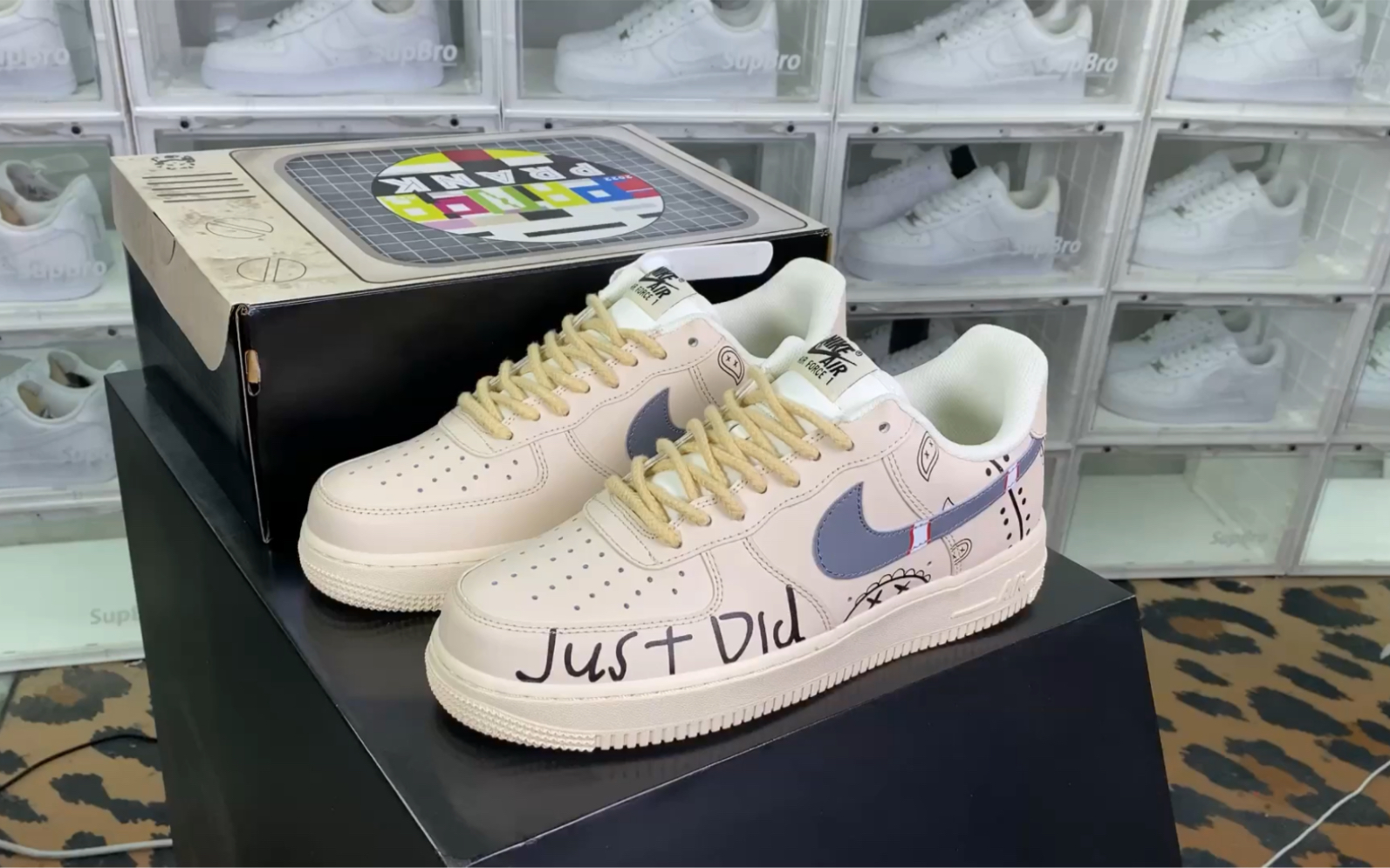 【权威实拍】nike air force 1 low 米白黑腰果花涂鸦