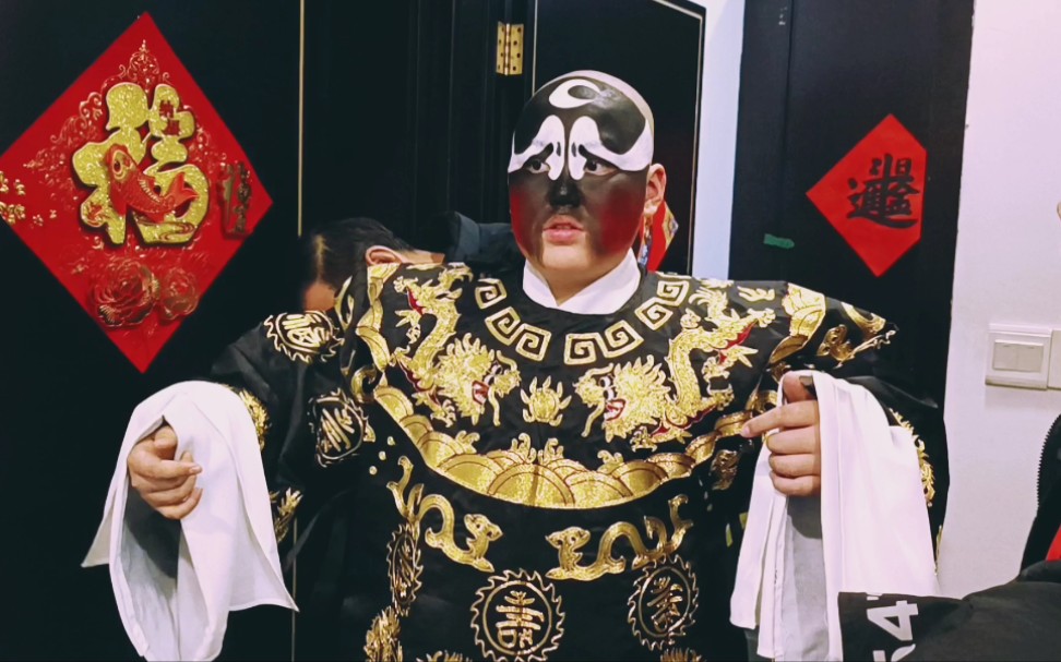 【京剧脸谱】王杰老师为学生勾脸&扮戏过程"包拯"