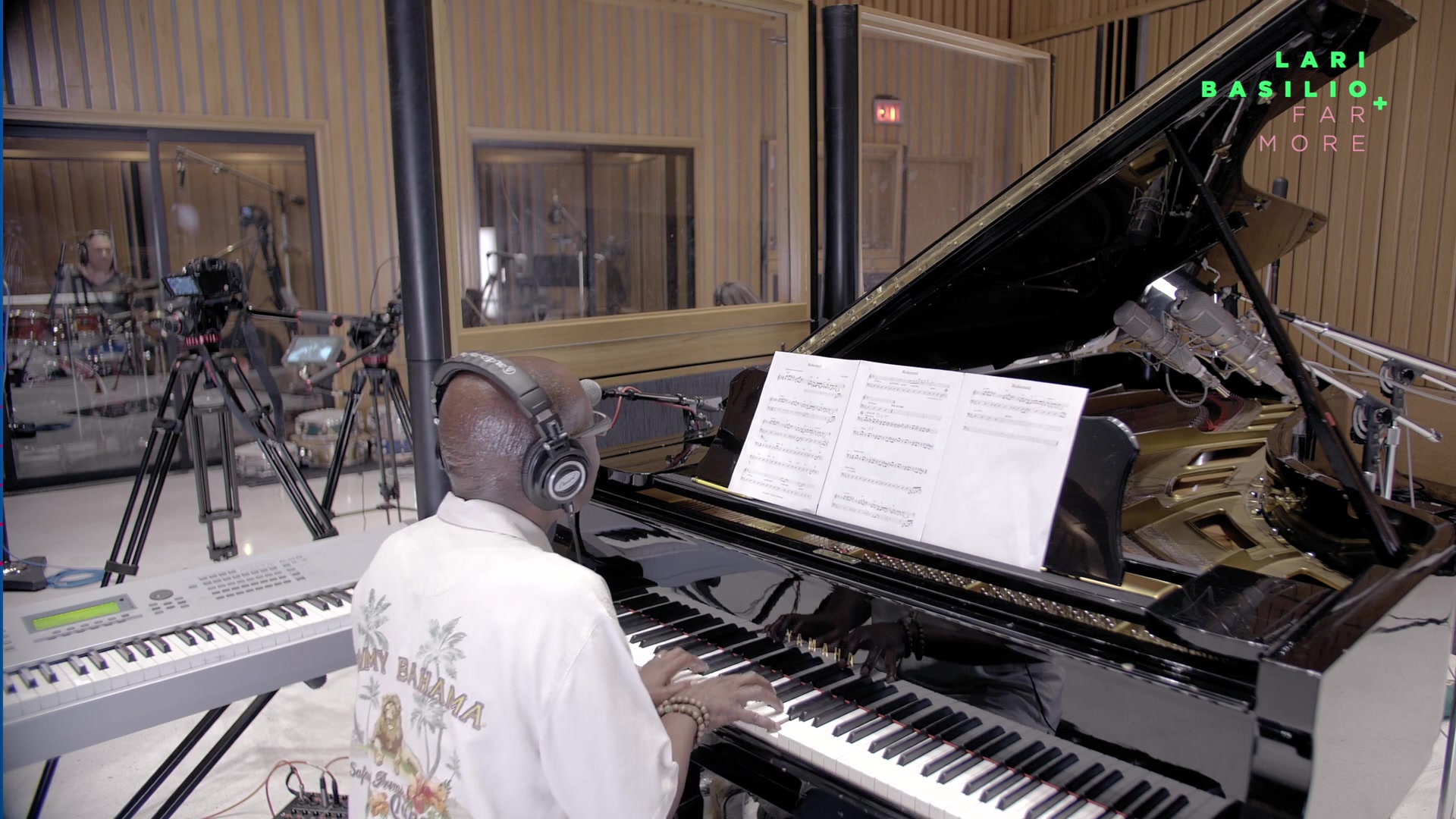 [图]Greg Phillinganes recording Redeemed from Lari Basilios album Far More