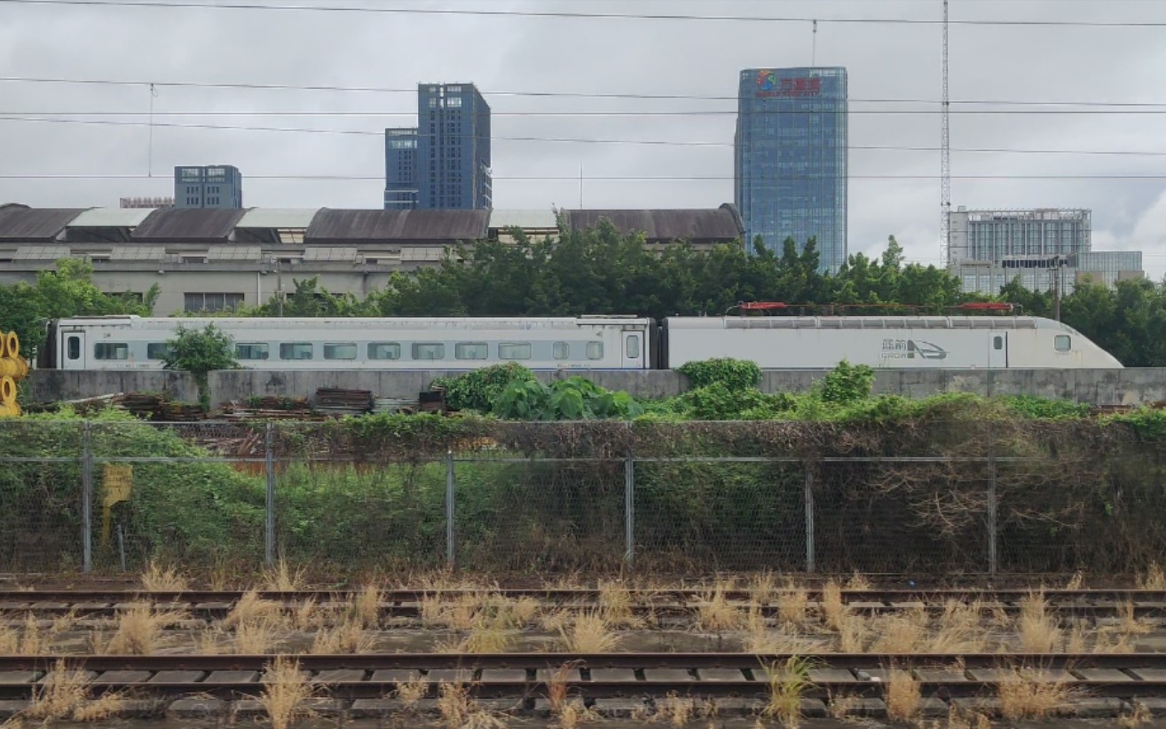 铁路随拍蓝剑曾经驰骋于广深线的第一代动车组列车z230平湖站侧拍