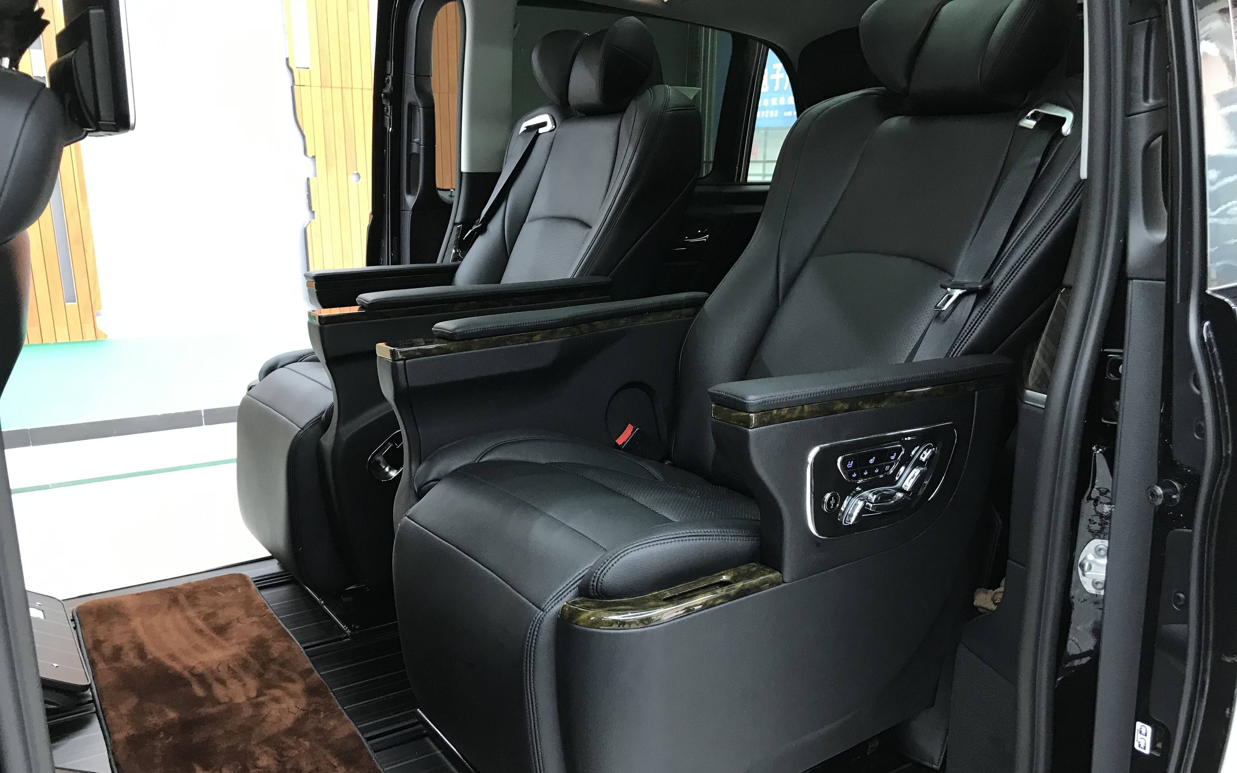 独立座椅带腿托,双侧电动滑门,红旗mpv内饰曝光,2.0t动力