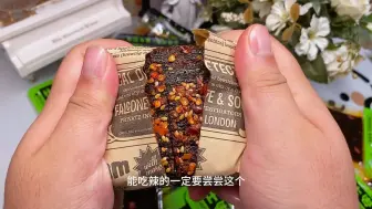 Video herunterladen: 香香辣辣的蒜香豆角干太好吃了！