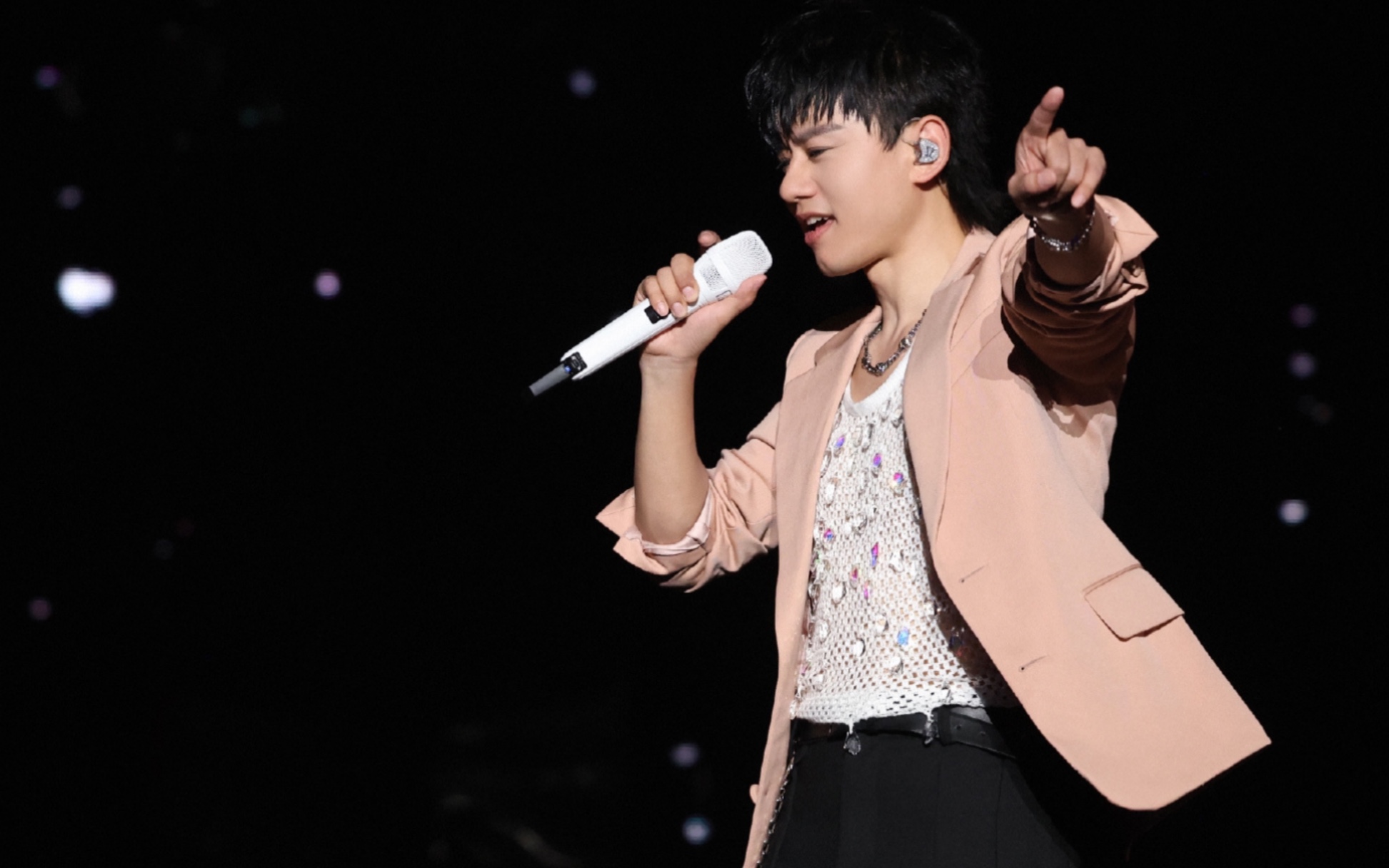 0429 张杰演唱会 出场《最美的太阳》