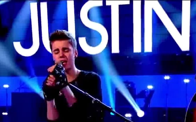 [图]This Is Justin Bieber - Christmas Love [Live]