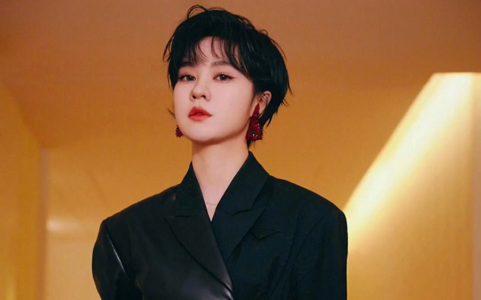 成都女歌手郁可唯