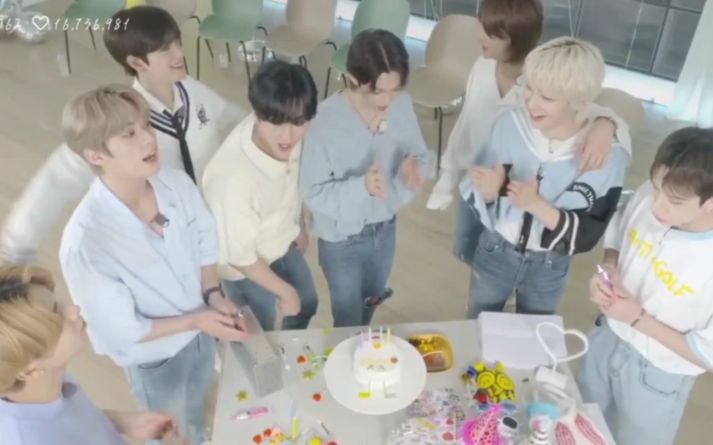 [图]【stray kids】生日快乐歌来啦 Stay生日快乐！