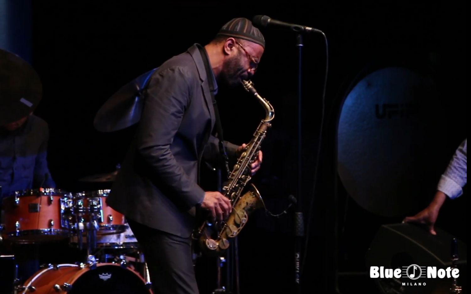 [图]【萨克斯】肯尼·加勒特五重奏Kenny Garrett Quintet - Chasing The Wind - Live @ Blue Note Milano