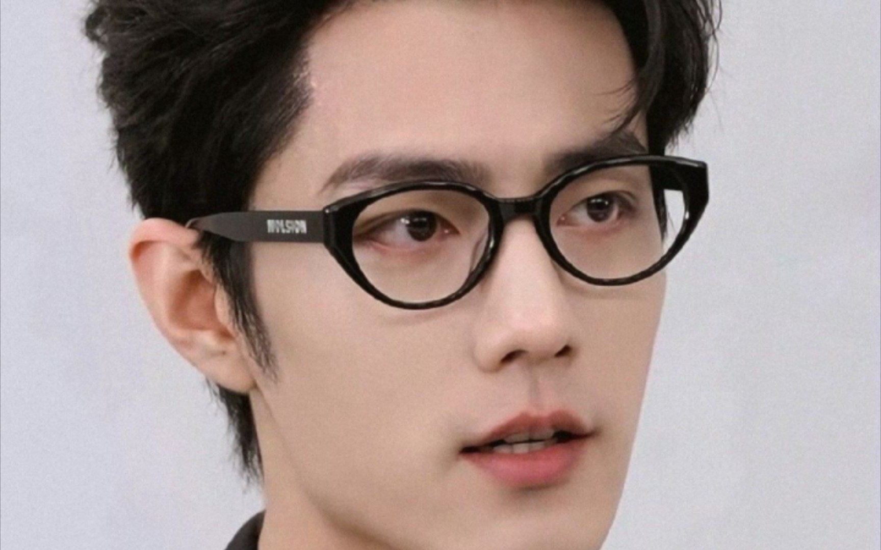 【肖战陌森眼镜品牌代言人】我那高智老公还拥有苏到爆的迷人嗓音,我