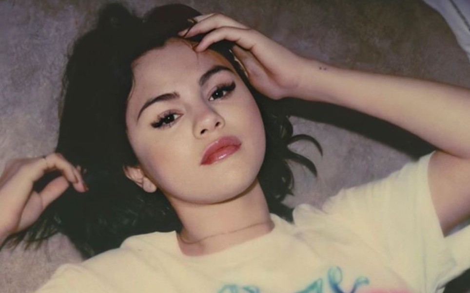 【selena gomez】新专辑《rare》的芭比娃娃版宣传片!