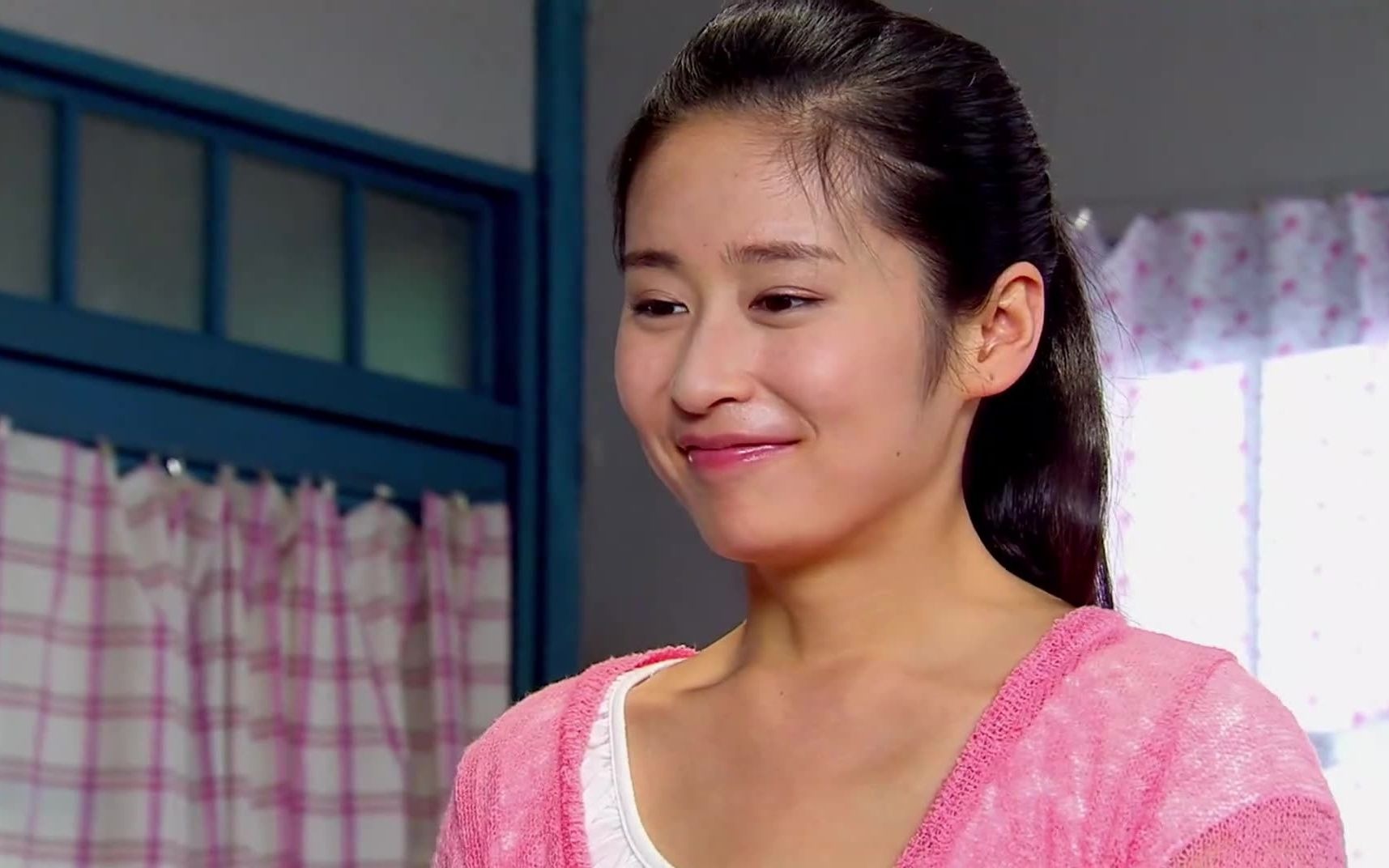 小菊的秋天 小菊准备好了蛋糕给李香如过生日,羽杰却因为工作不能回去