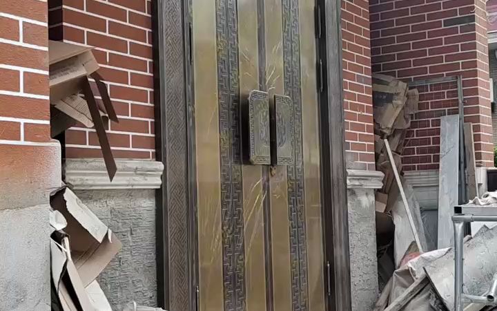 黄铜别墅入户门,中式回型纹,滑盖拉手#铜门 #别墅门 #入户门