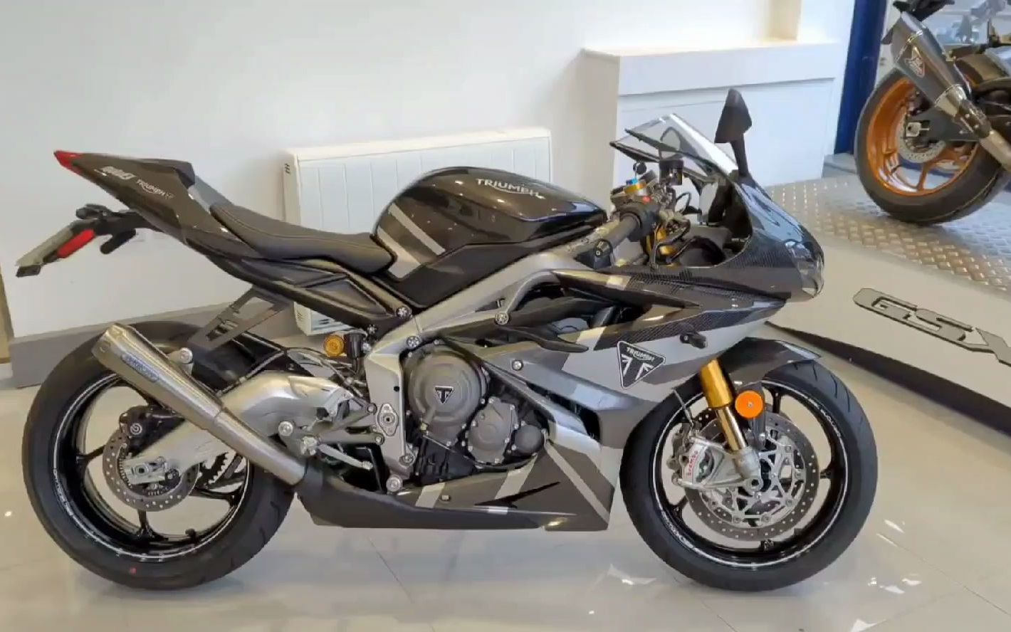 凯旋daytona 765 moto2实车展示_哔哩哔哩_bilibili