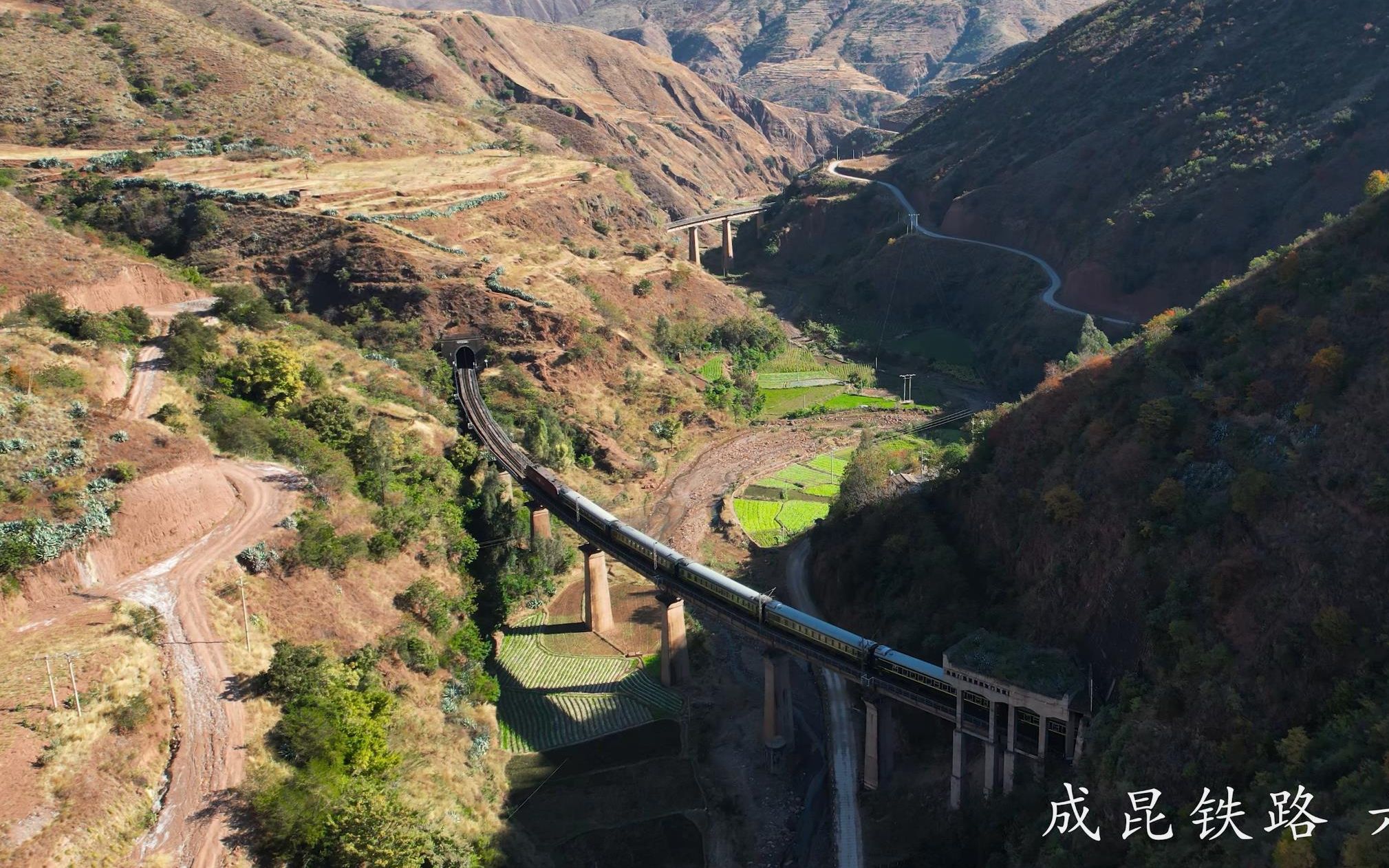 成昆铁路六渡河展线拍7466