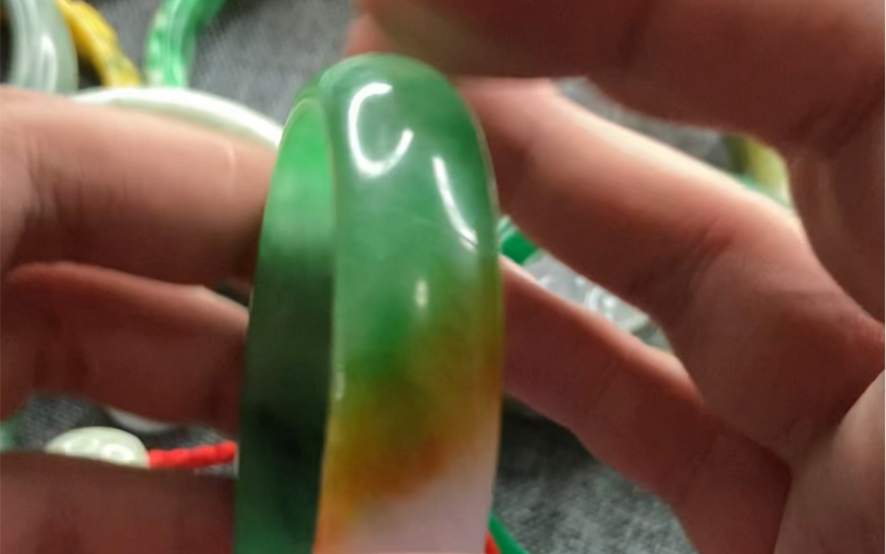 酸洗注胶翡翠为何会起荧光