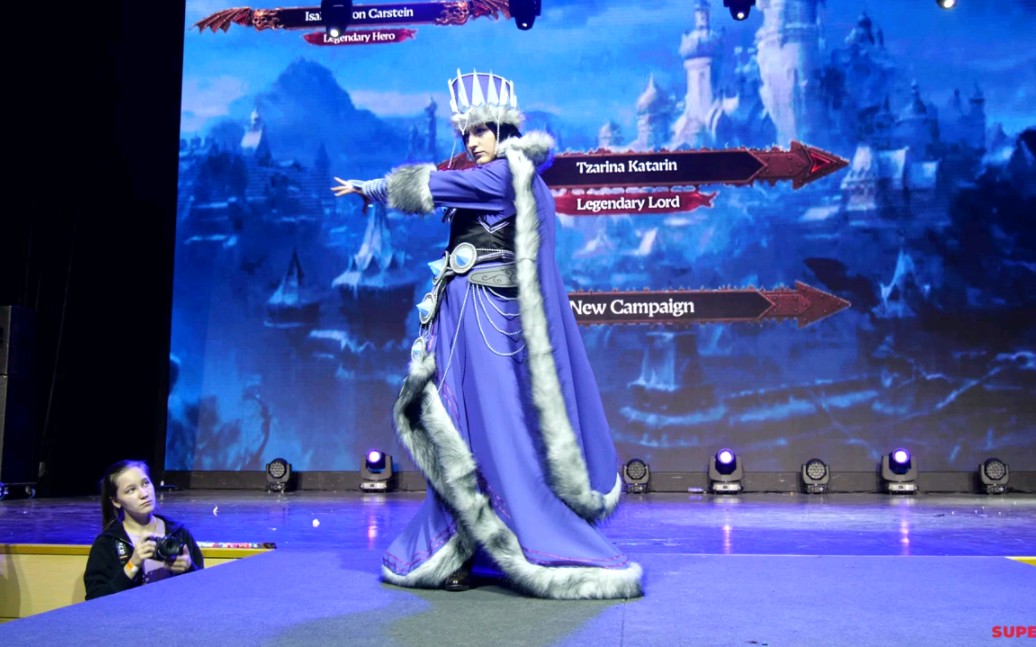 中古战锤三美cosplay(伊莎贝拉、卡捷琳、卡莉达)Khalida Neferher Isabella Von Carstein Katarin哔哩哔哩bilibili