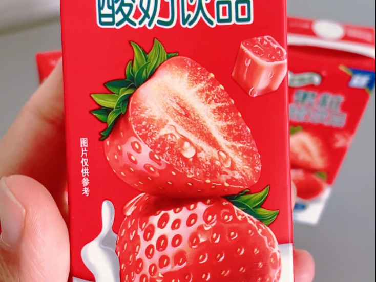 草莓味苗条装果粒优酸乳,优选生牛乳,草莓果粒增加30%.好喝!