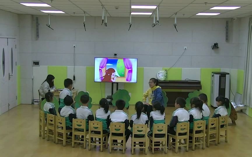 [图]幼儿园公开课优质课大班语言《树真好》课堂实录