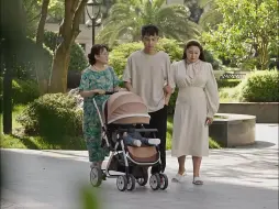 Video herunterladen: 为什么女生都不愿意和婆婆住在一起？