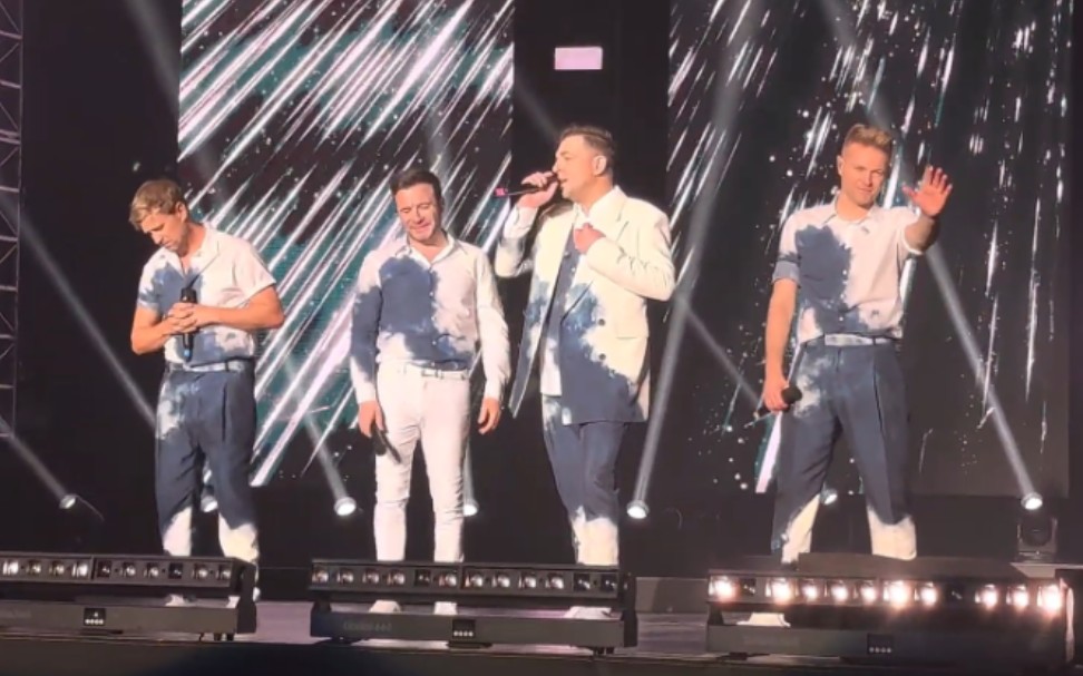 [图]【WESTLIFE】【有特写镜头】Hello My Love/You Raise Me Up(The Wild Dreams Tour 新加坡站 230216)