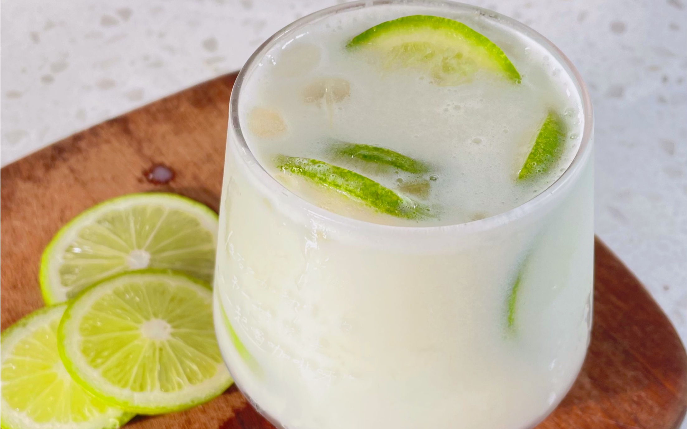 夏日必备椰香味特浓的白月光柠檬茶