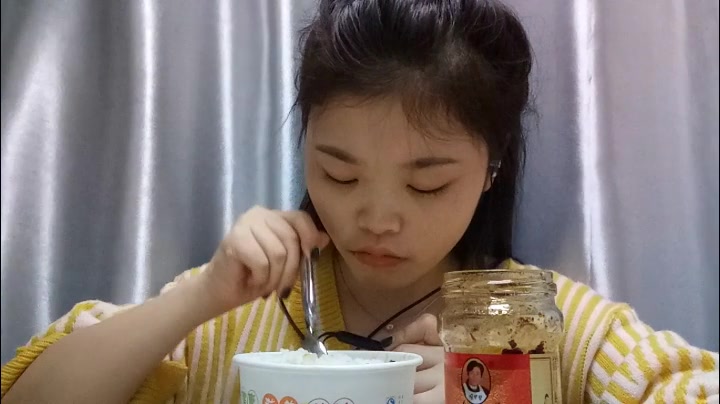 老干妈拌饭.老爽了哔哩哔哩bilibili