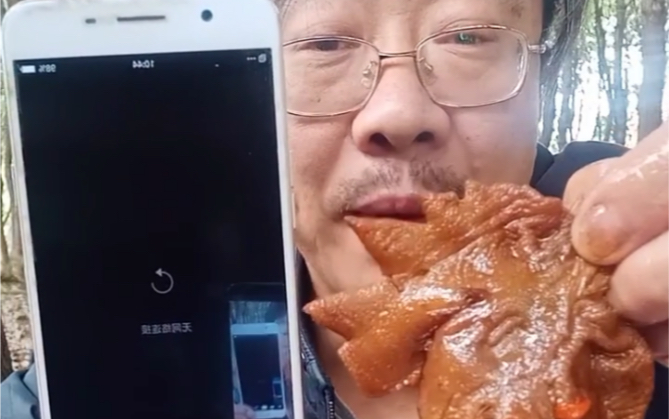 孙校长要去镇上买苹果12,先吃个套餐