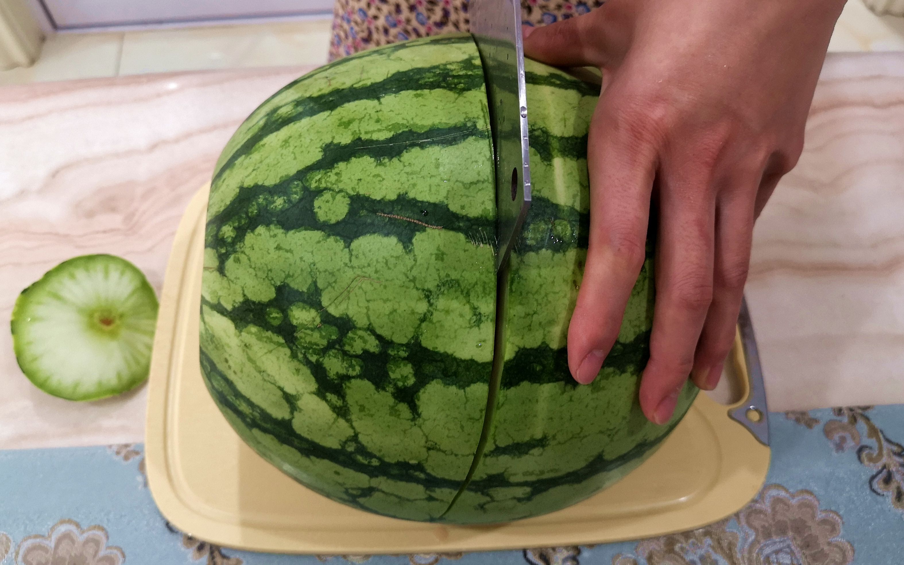 切西瓜别用老一套了,教你最新切法,简单一切,招待朋友倍有面子