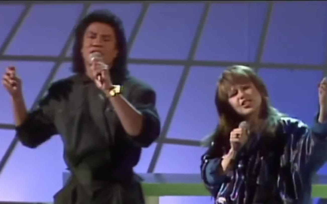 [图]Jermaine Jackson & Pia Zadora - When the rain begins to fall[中英字幕]