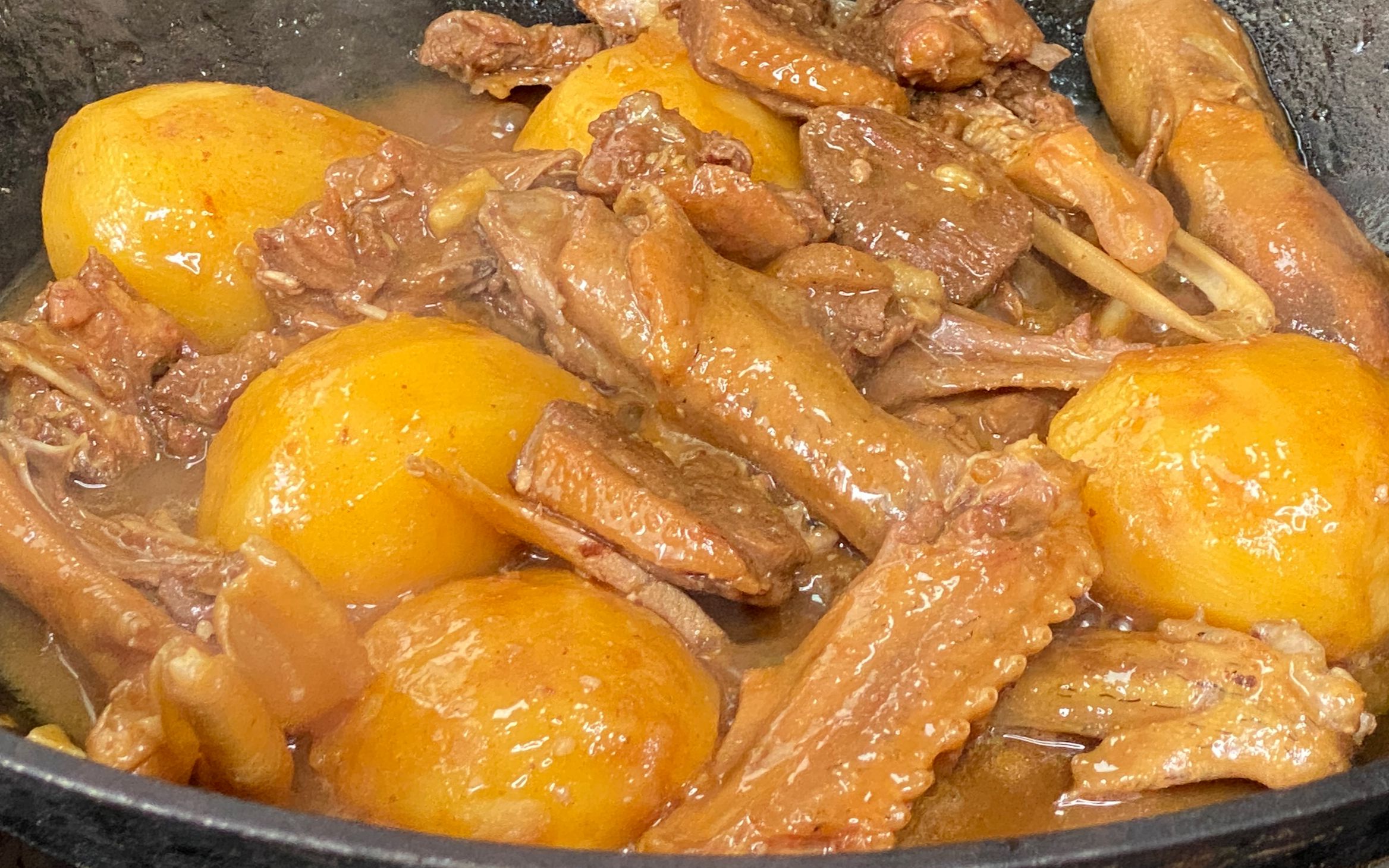 广东名菜薯仔鸭,鸭肉嫩滑爽口,薯仔又香又粉,搭配一起太好吃了_哔哩