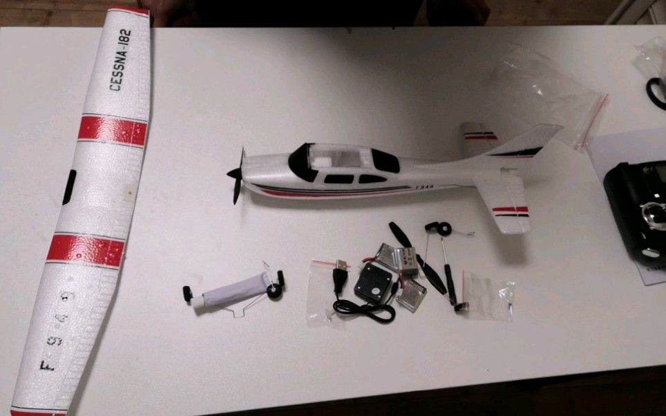 航模伟力f949塞斯纳开箱组装