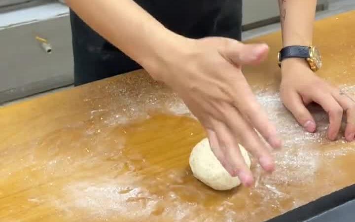 [图]今天教大家做这款太阳花面包🍞