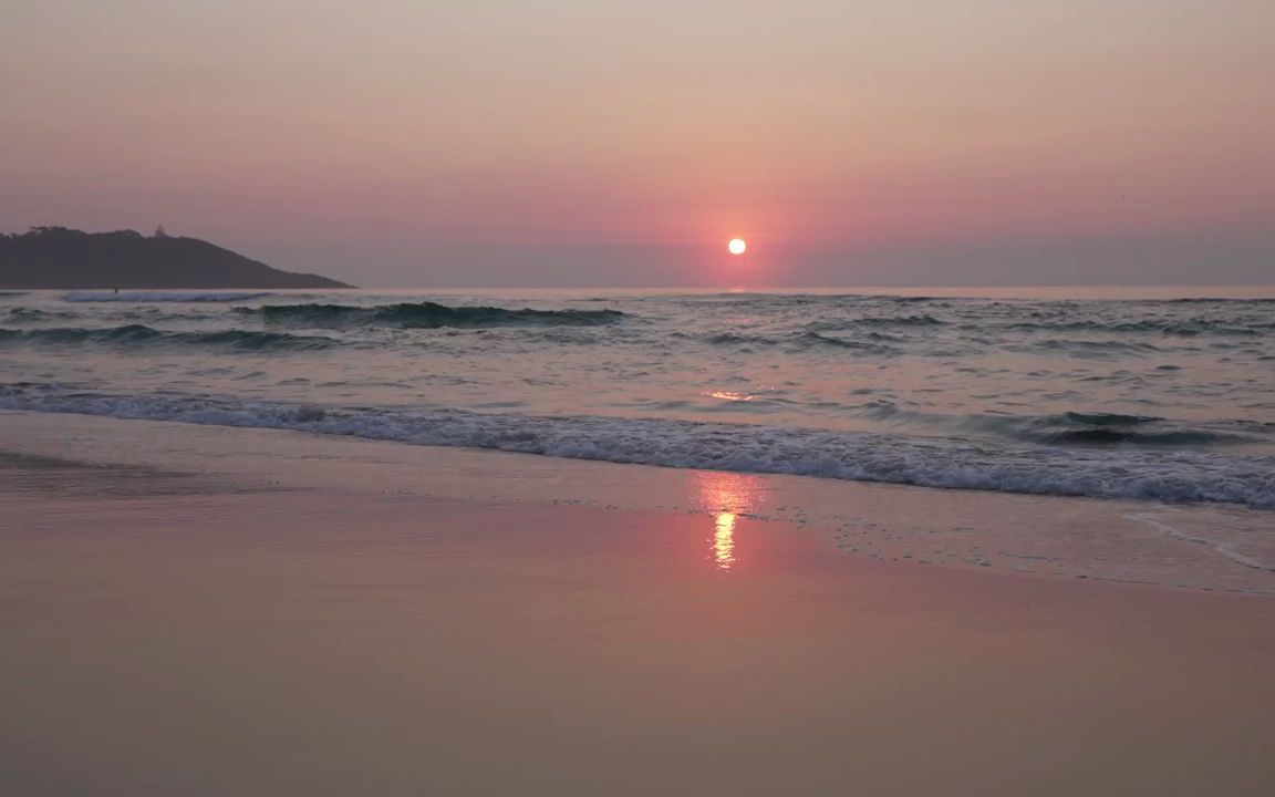 [图]k2563 4K高清画质旭日东升海上日出日落黎明前的光芒海平面大海海浪海滩太阳升起辽阔海洋海水波涛声背景视频素材