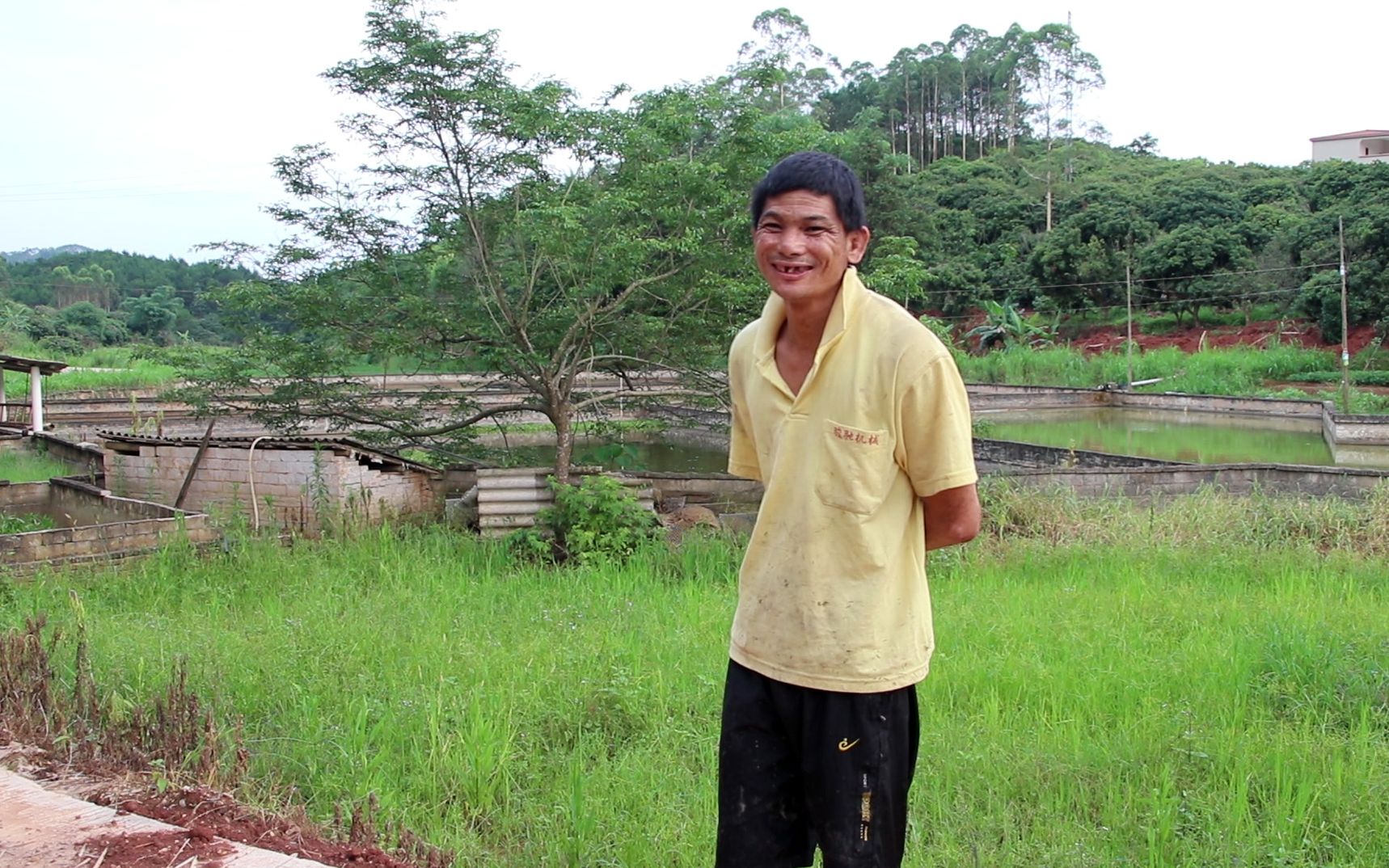 广西农村40岁男子坚持养鱼10年,至今仍单身有女孩愿意嫁吗?