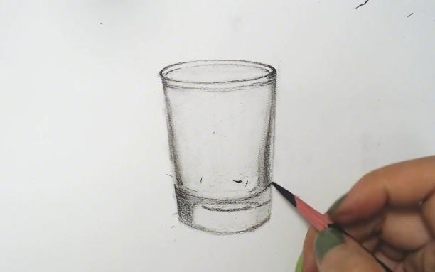 【素描教程简单学】美院老师让你轻松学会画玻璃杯(3)--素描零基础