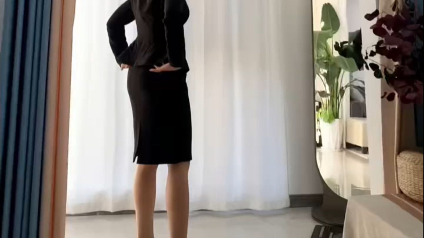 肉丝ol装女秘书陪老板去出差的一天