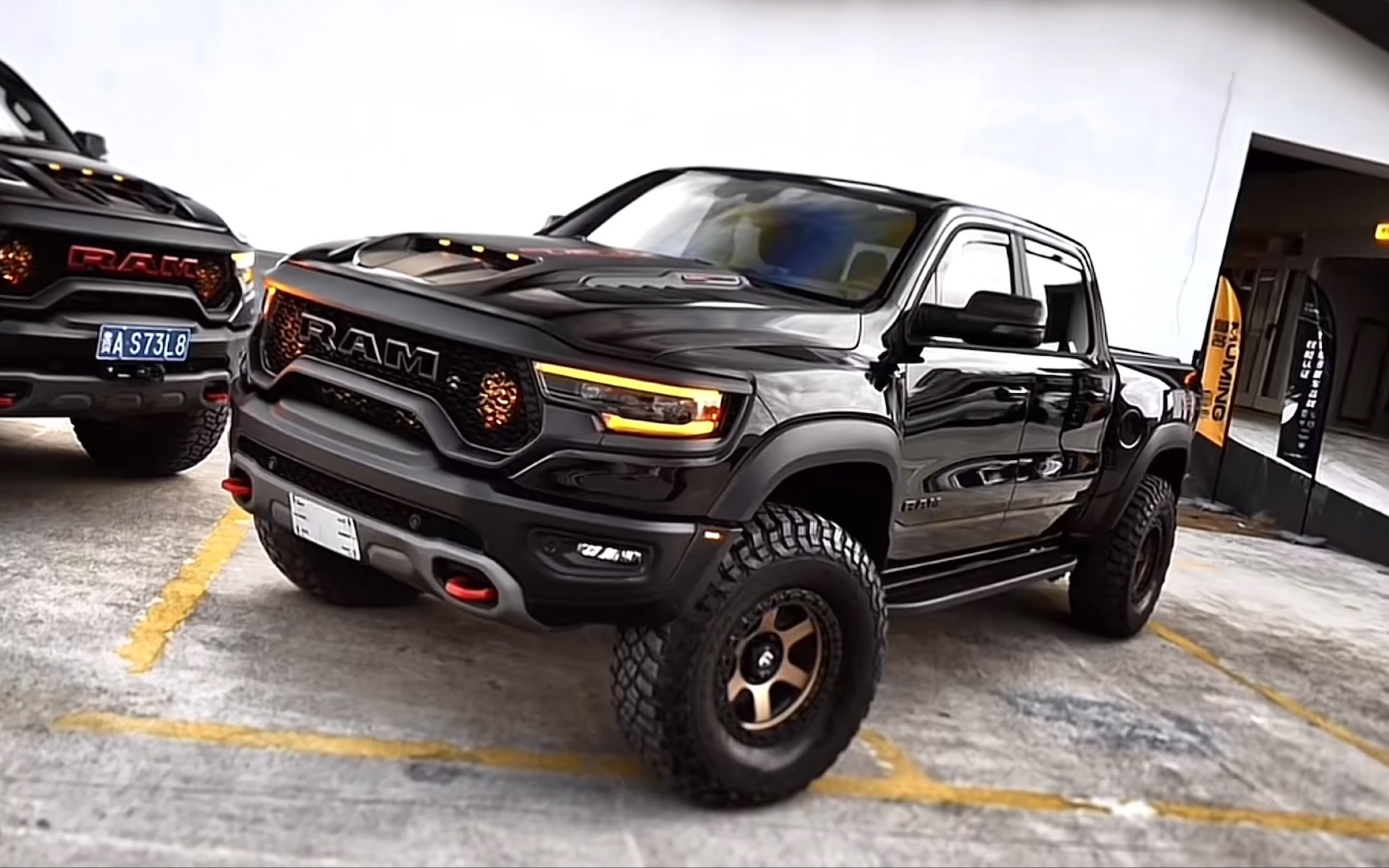 福特和道奇霸王龙的压迫感 两台巨无霸