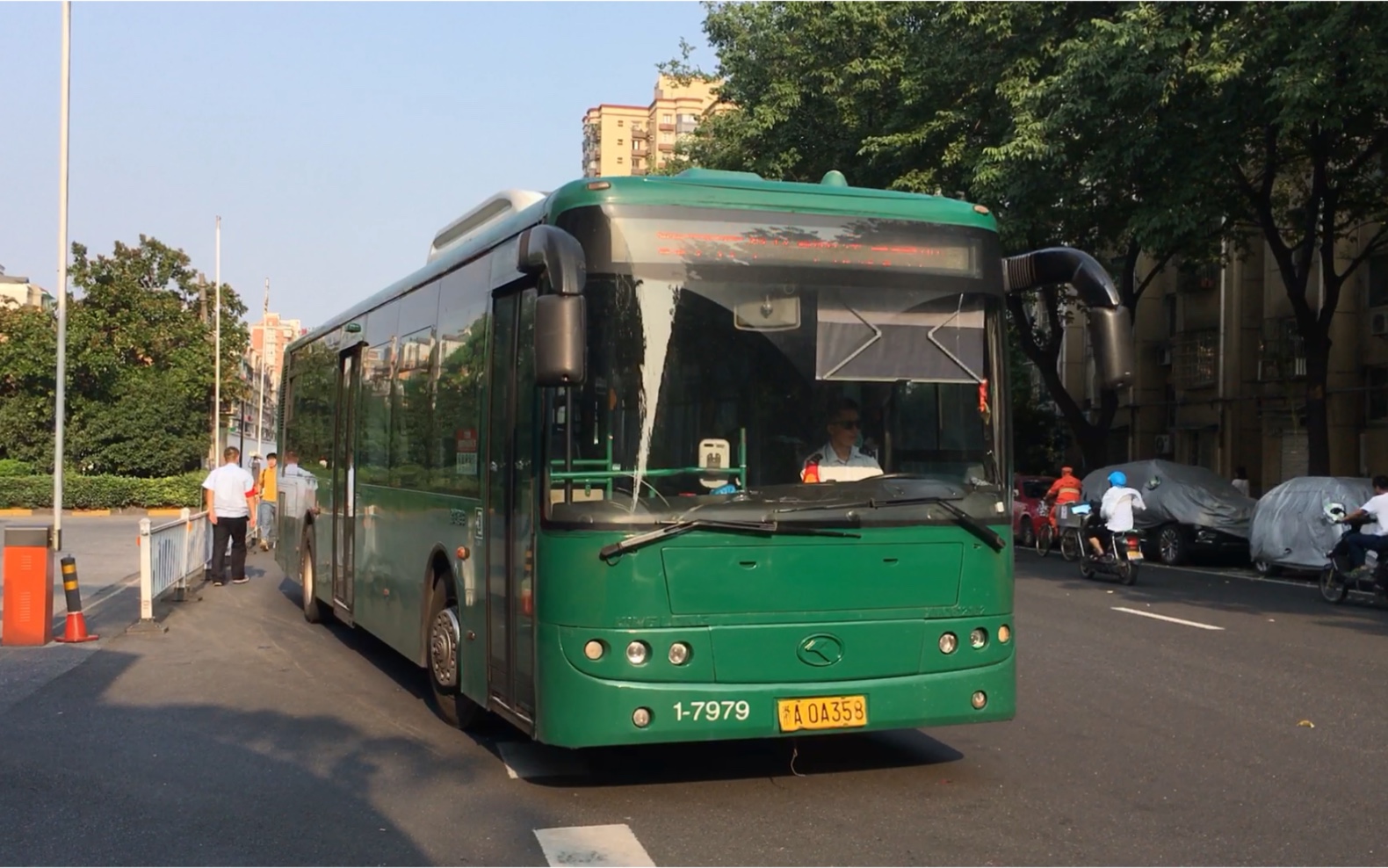 杭州公交 xmq6121g2 86路 1-7979