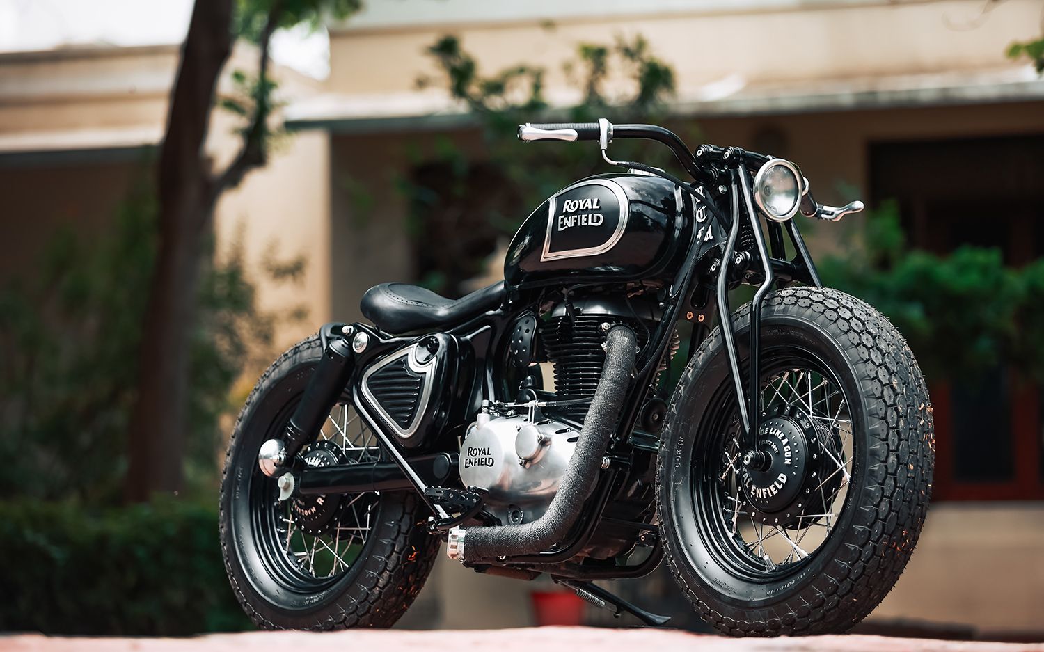 皇家恩菲尔德350 改bobber风格复古摩托车by rajputana customs.