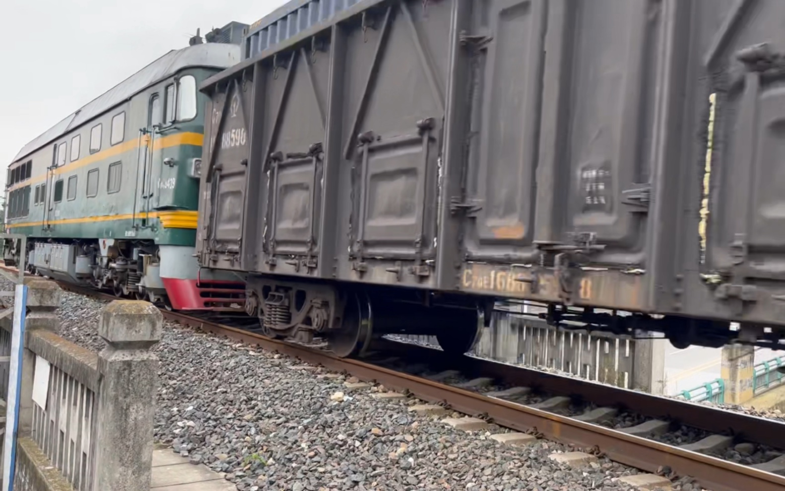 【广岳线】成局成段df4 9439牵引集装箱货列经广岳线去什邡站方向