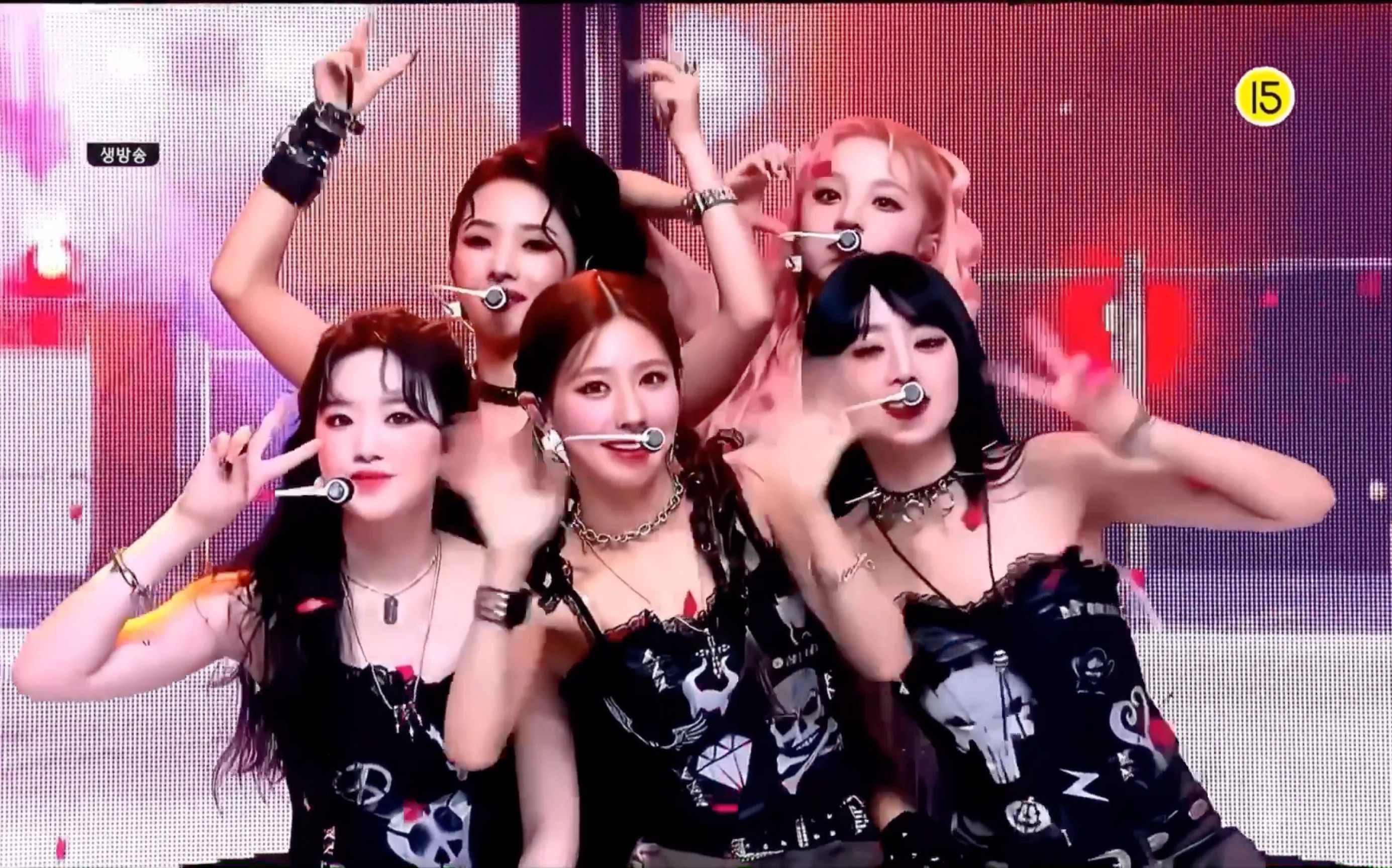 (g)i-dle tomboy一键换装,光是打歌舞台就有十五个,我羡慕,我羡慕了