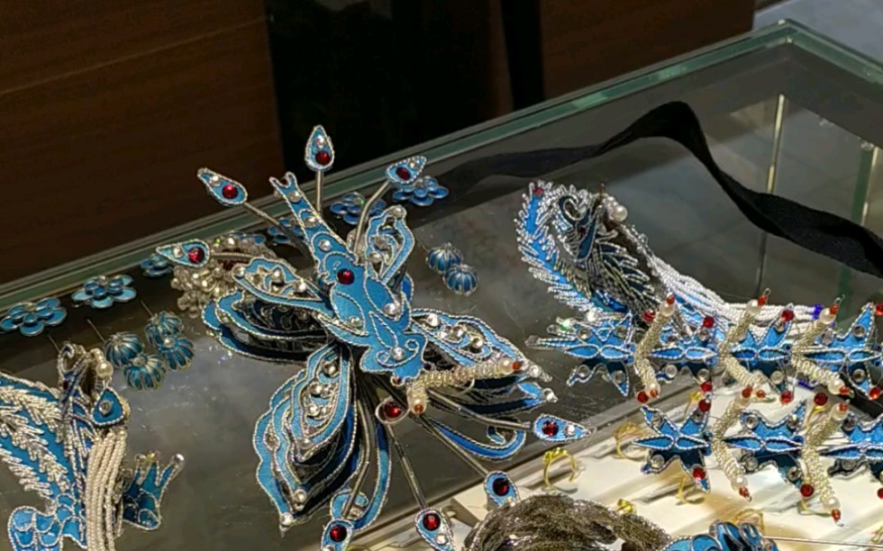 一小套点绸头面,价格美丽