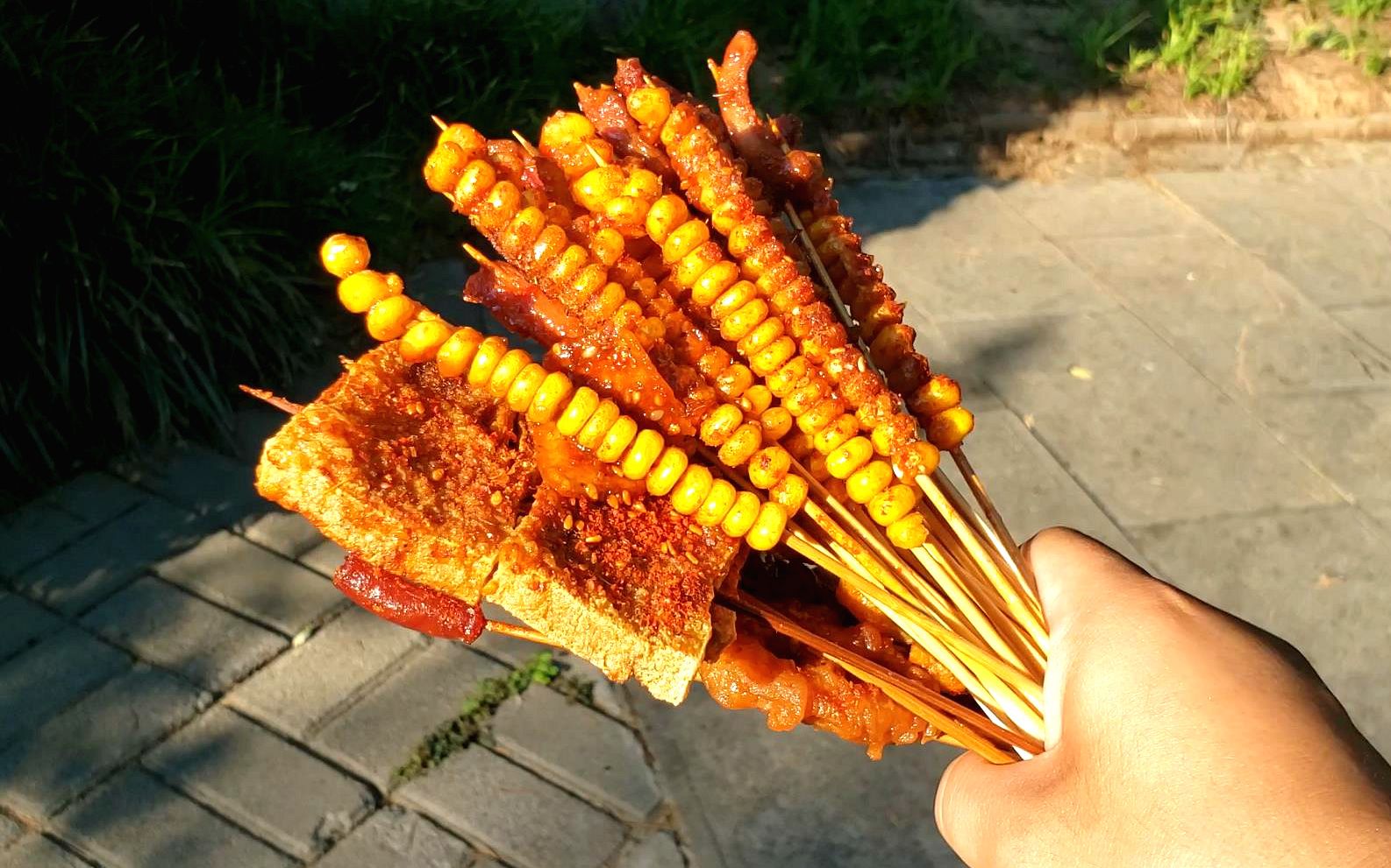 人气超高的麻辣炸串,一次吃一大把,真过瘾啊_哔哩哔哩_bilibili