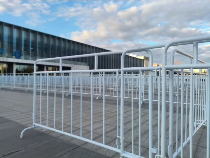 大型活动用铁马护栏a武汉大型活动用铁马护栏需要多少米?