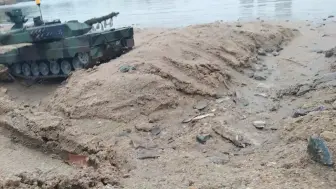 Скачать видео: 恒龙扭杆豹2沙地越野