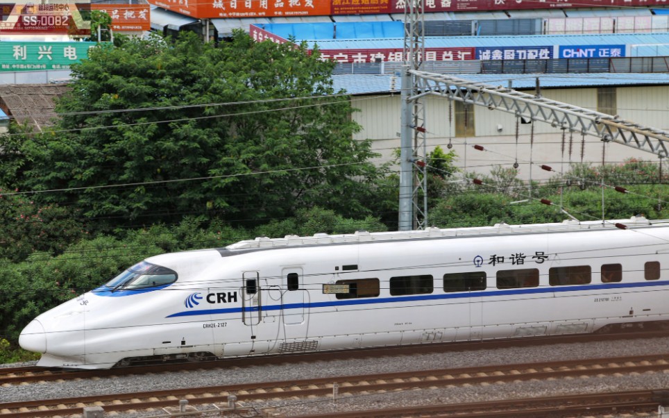 国铁crh2e担当动卧车次南宁站发车