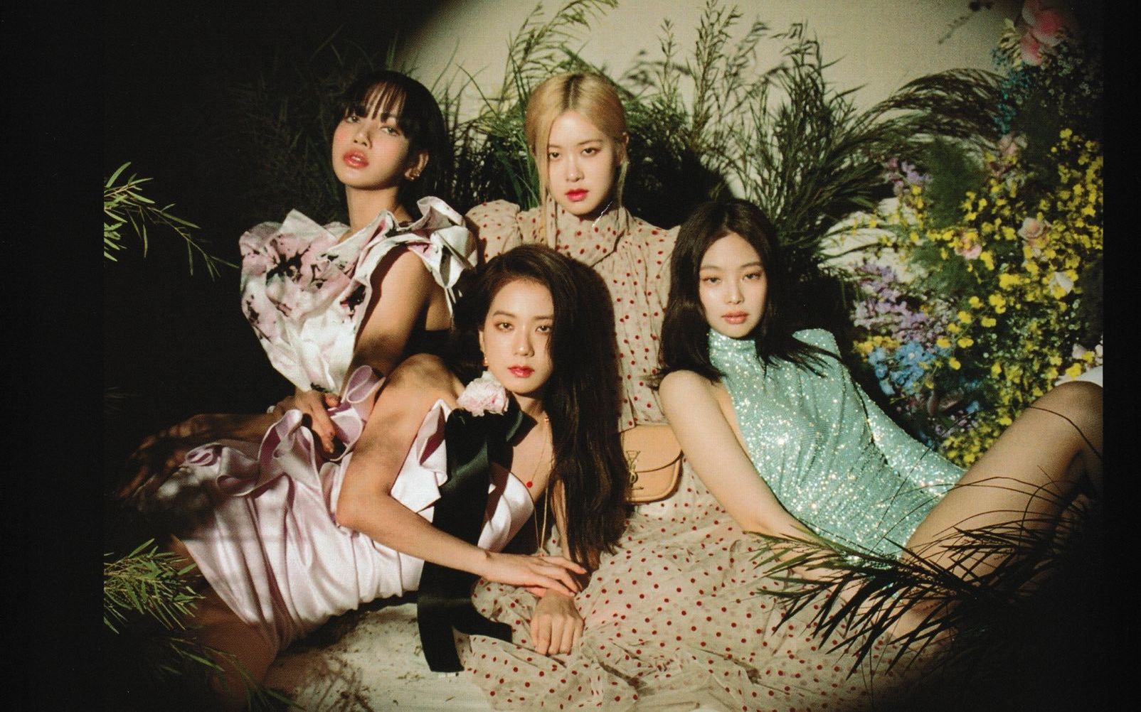 【blackpink】vogue杂志开箱_哔哩哔哩 (゜-゜)つロ 干杯~-bilibili