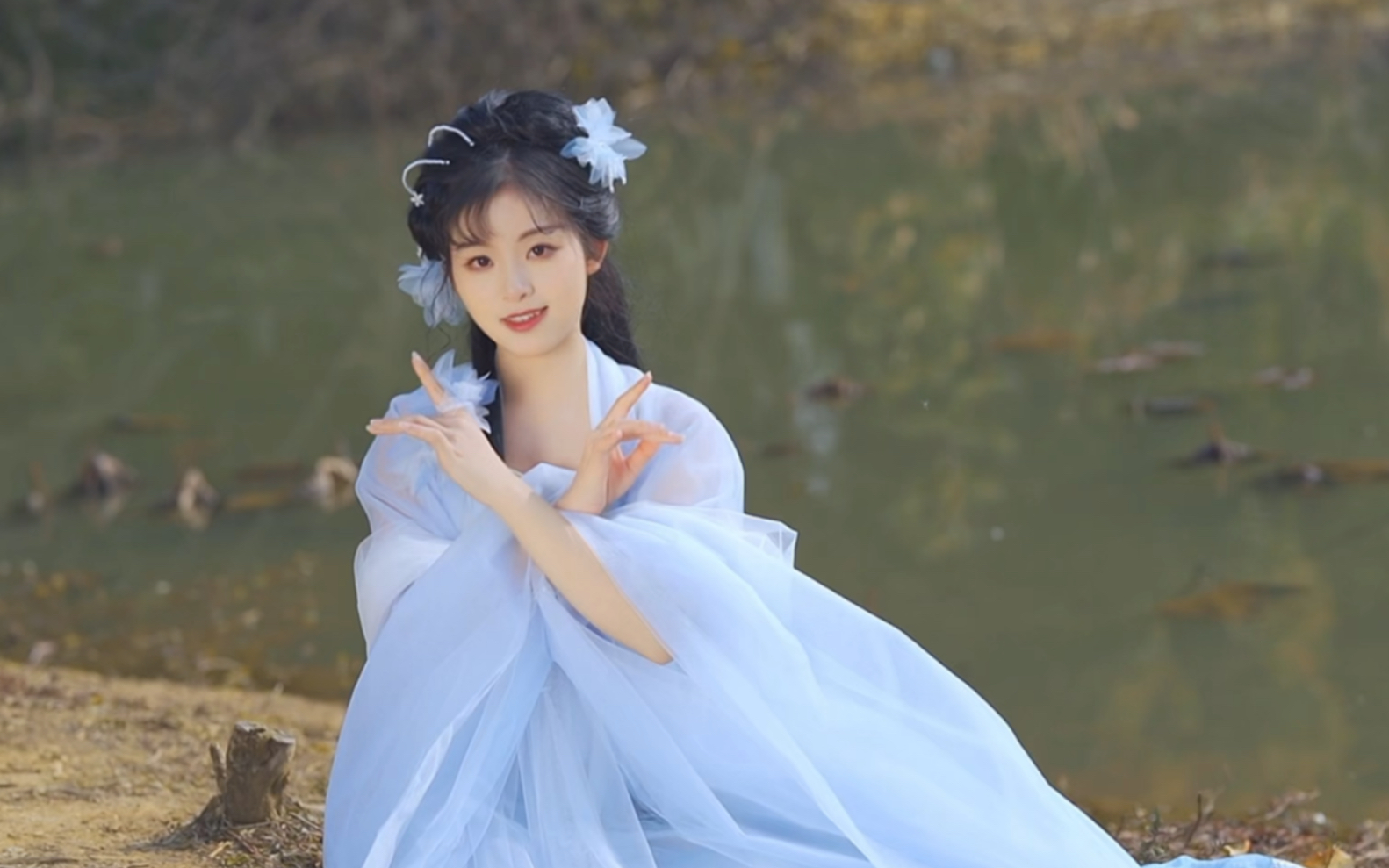 思念如流水般流淌,蓝色幻梦入星河|古风汉服摄影