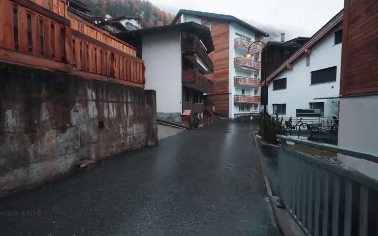 [图]Walking in the Rain Zermatt Switzerland and Mattervispa Rain and City